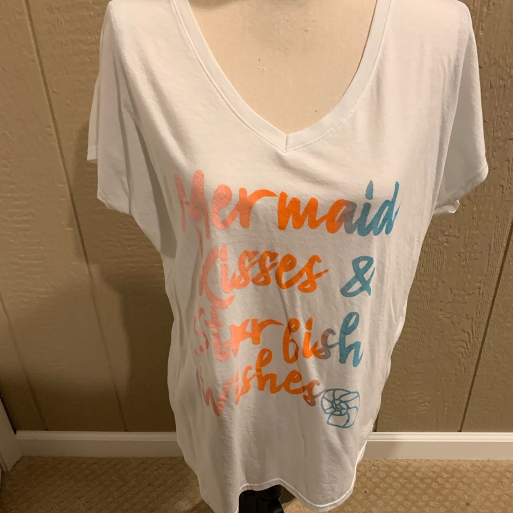 V-neck summer tee